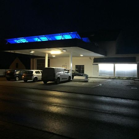 Alte Tankstelle Apartman Strassenhaus Kültér fotó