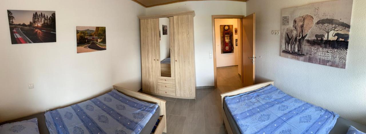 Alte Tankstelle Apartman Strassenhaus Kültér fotó