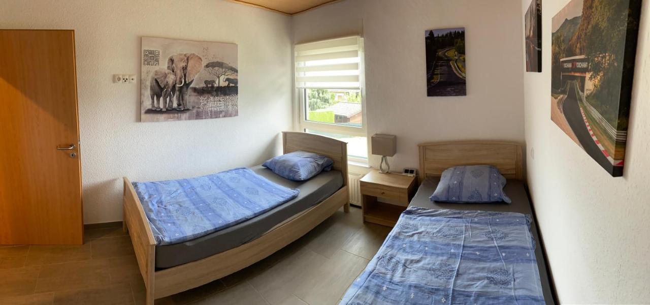 Alte Tankstelle Apartman Strassenhaus Kültér fotó