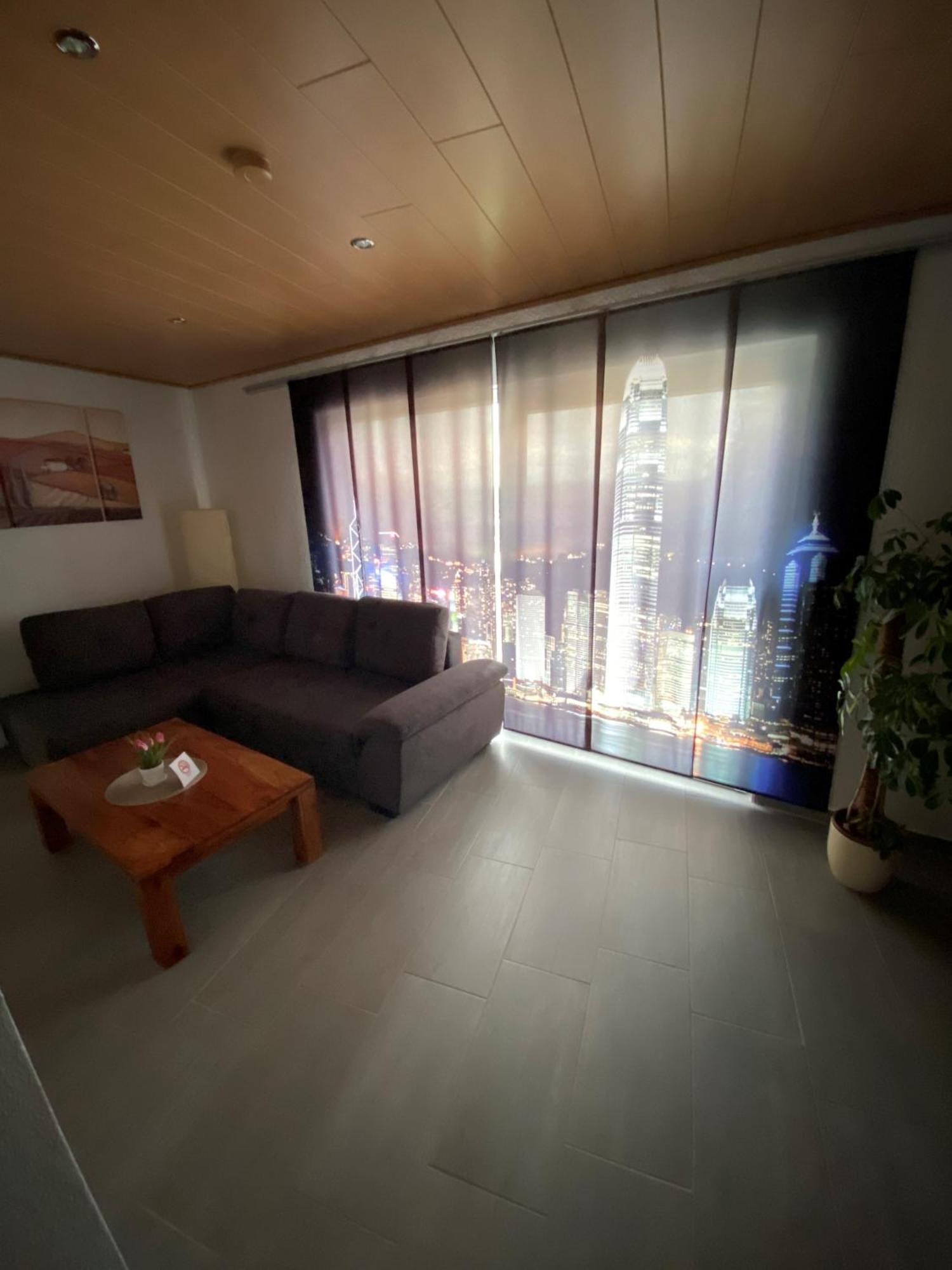 Alte Tankstelle Apartman Strassenhaus Kültér fotó