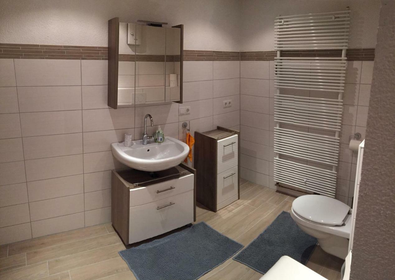 Alte Tankstelle Apartman Strassenhaus Kültér fotó