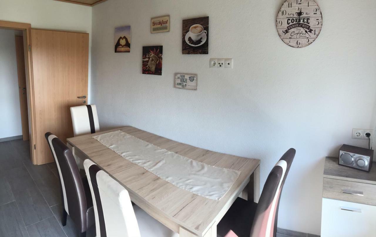 Alte Tankstelle Apartman Strassenhaus Kültér fotó
