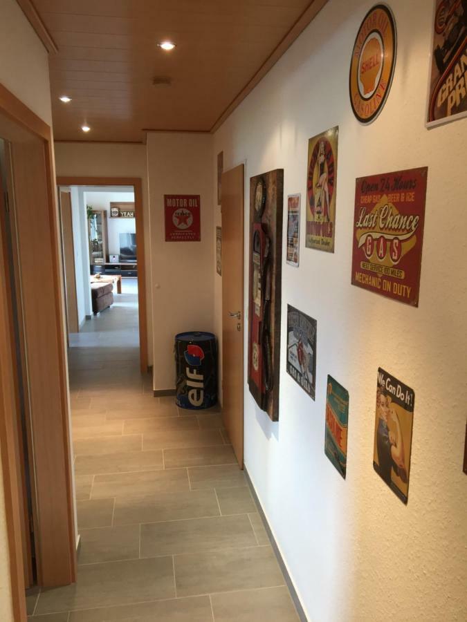 Alte Tankstelle Apartman Strassenhaus Kültér fotó